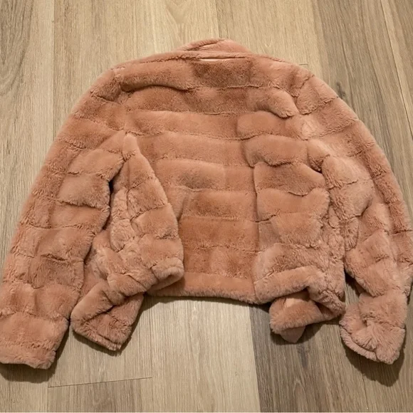 FYHVE Women’s Pink Faux Fur Flyaway Jacket size Small - Picture 5 of 5